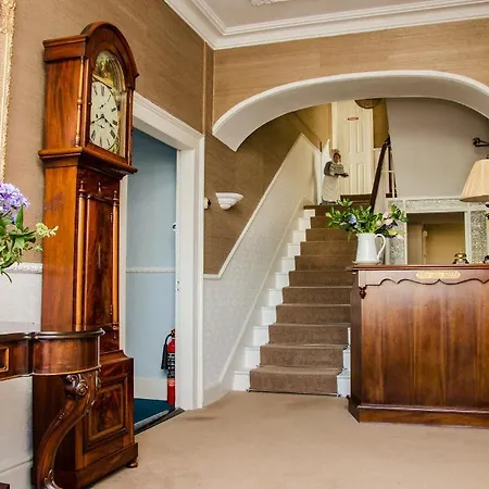 Harbour House 4*